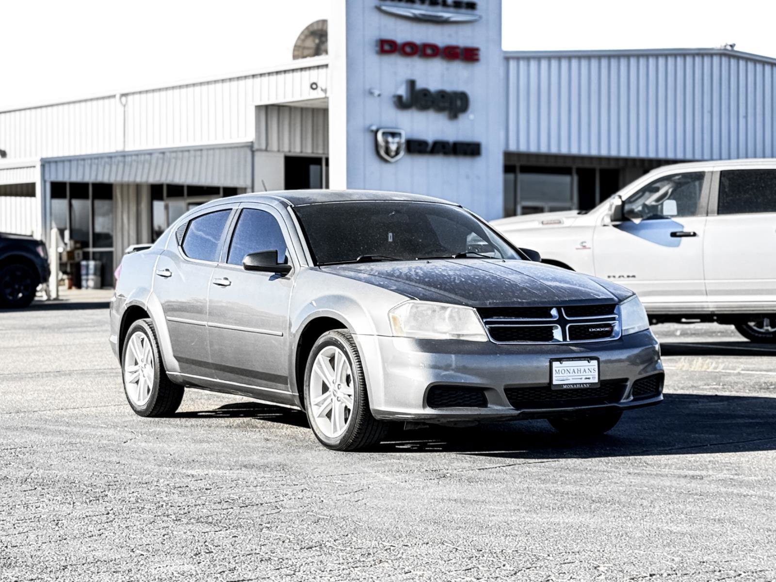 Used 2012 Dodge Avenger SE image 3