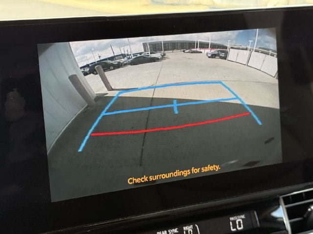Used 2025 Toyota Sienna XLE FWD image 18