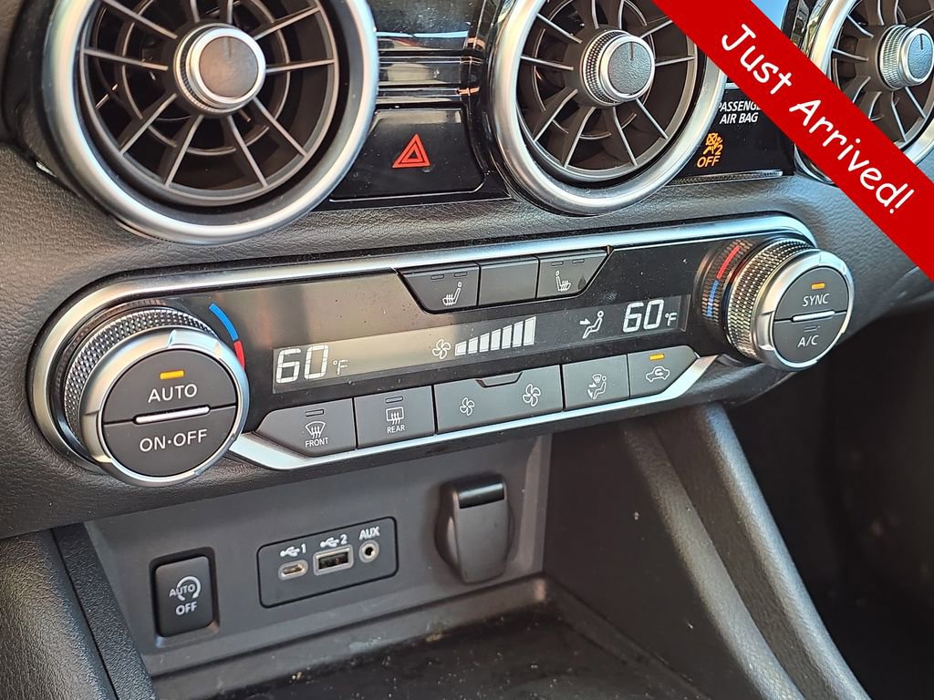 Used 2025 Nissan Sentra SR w/ Midnight Edition FWD image 32