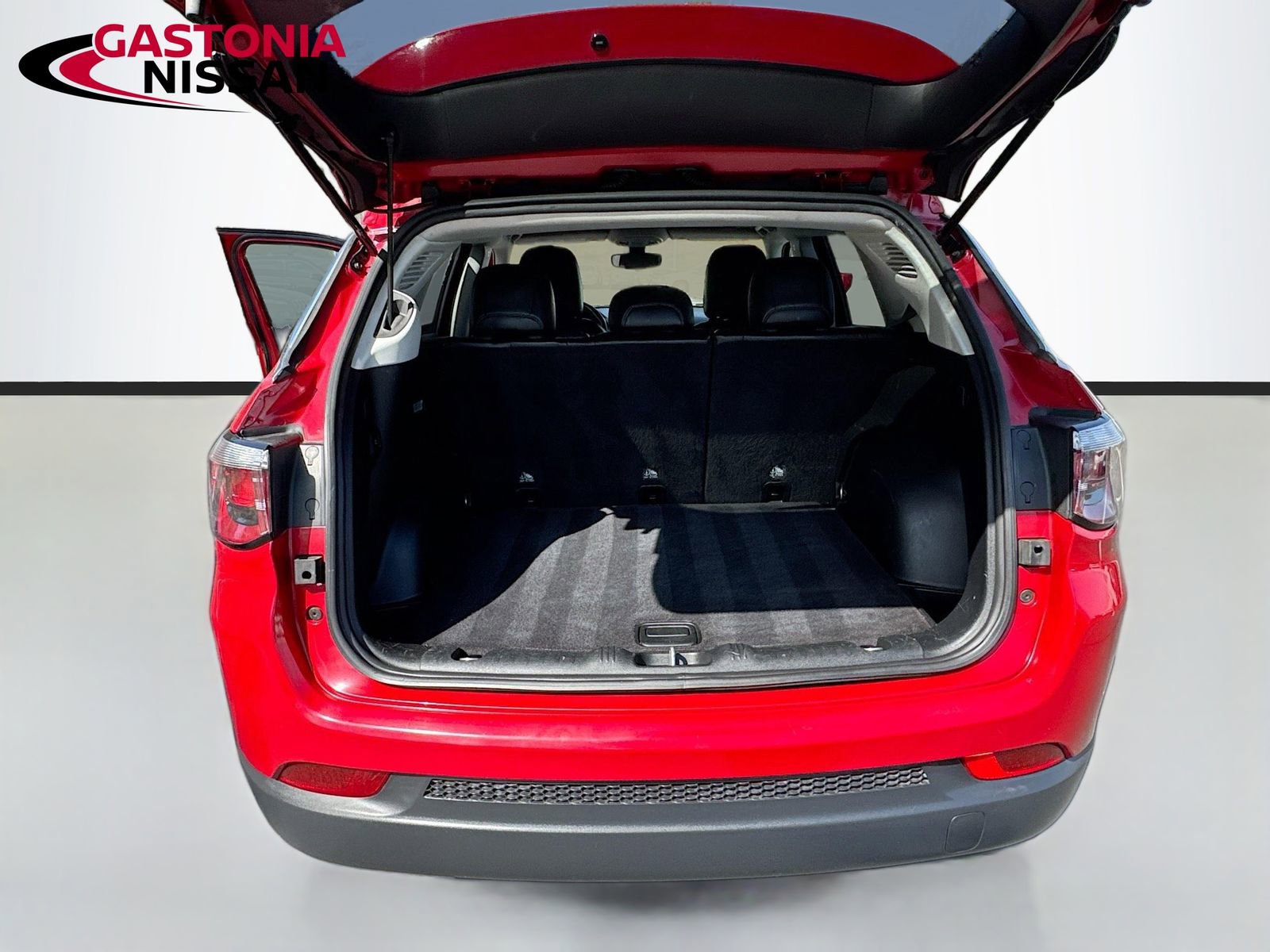 Used 2018 Jeep Compass Latitude image 32