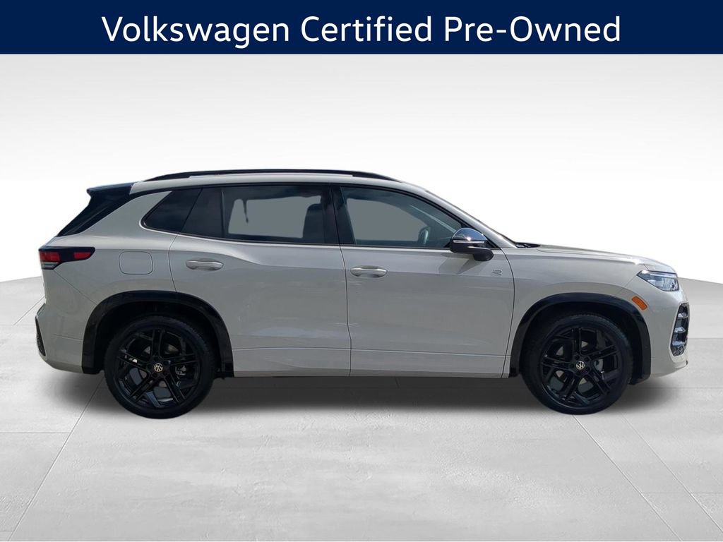 Certified 2026 Volkswagen Tiguan SE R-Line FWD image 2