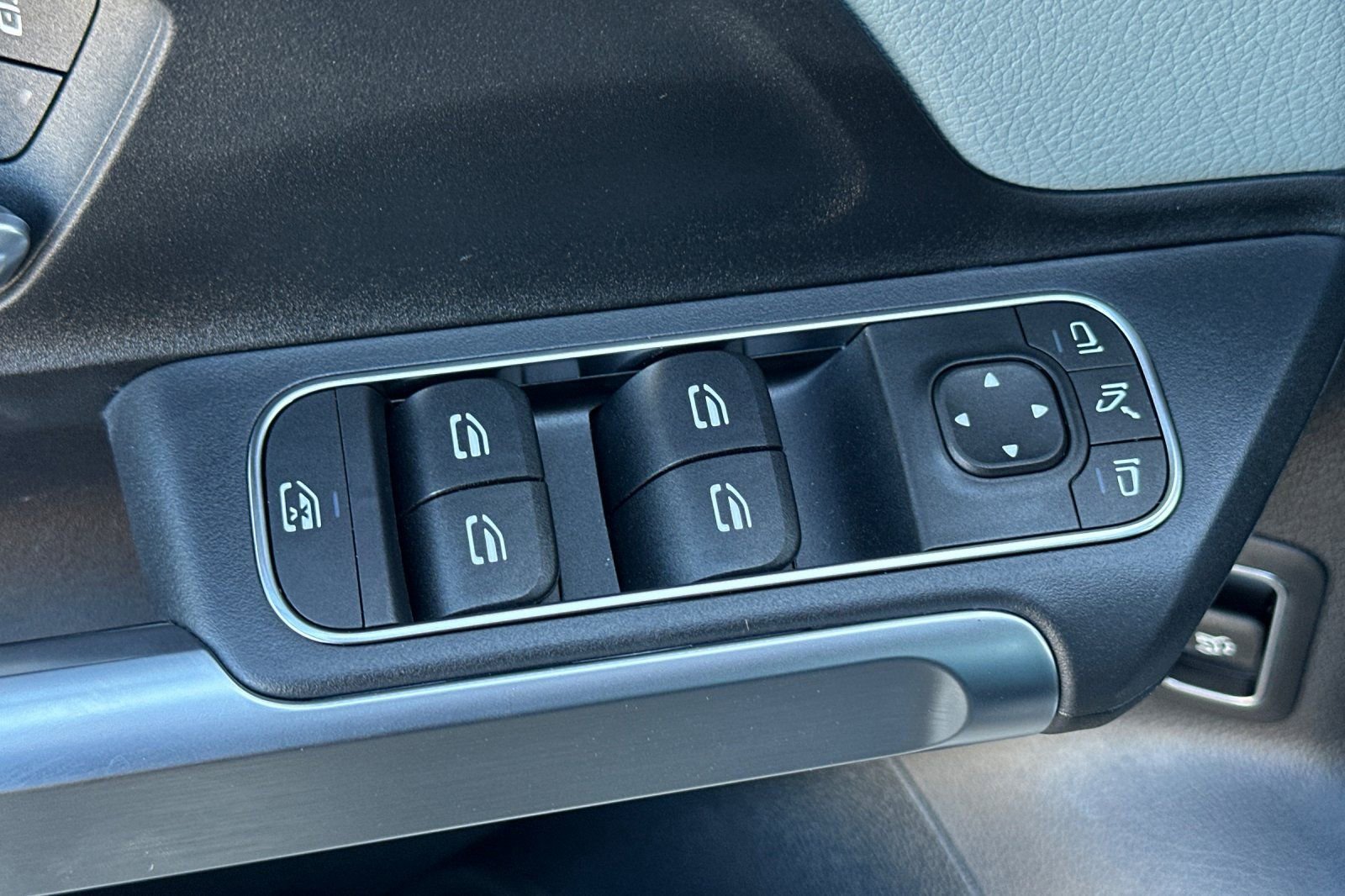 New 2026 Mercedes-Benz GLB 250 image 23