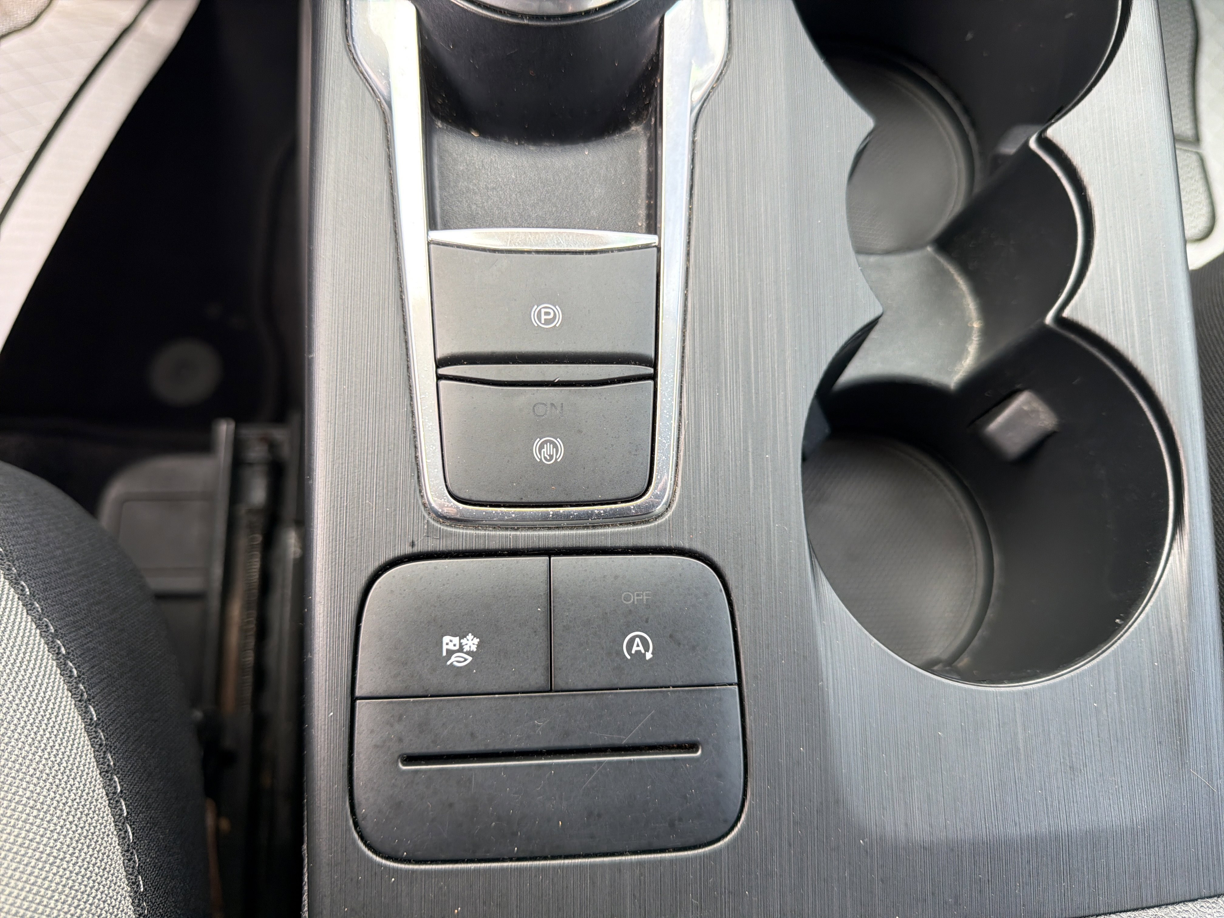 Used 2020 Ford Escape SE image 29