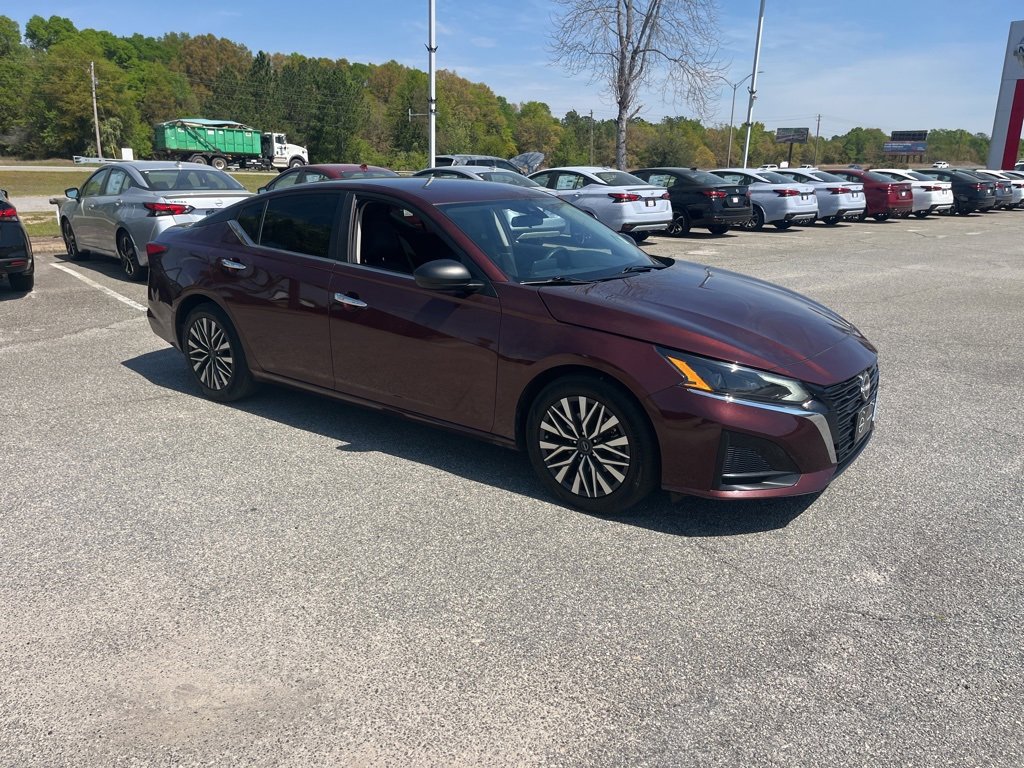Used 2024 Nissan Altima 2.5 SV image 1
