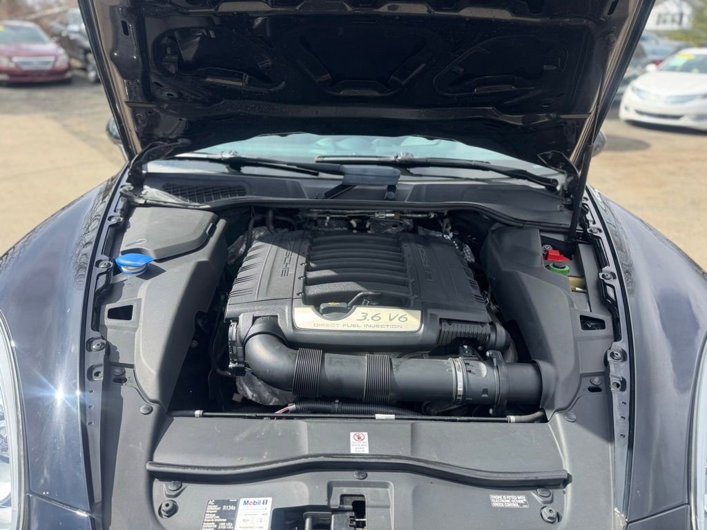 Used 2014 Porsche Cayenne Platinum Edition image 18