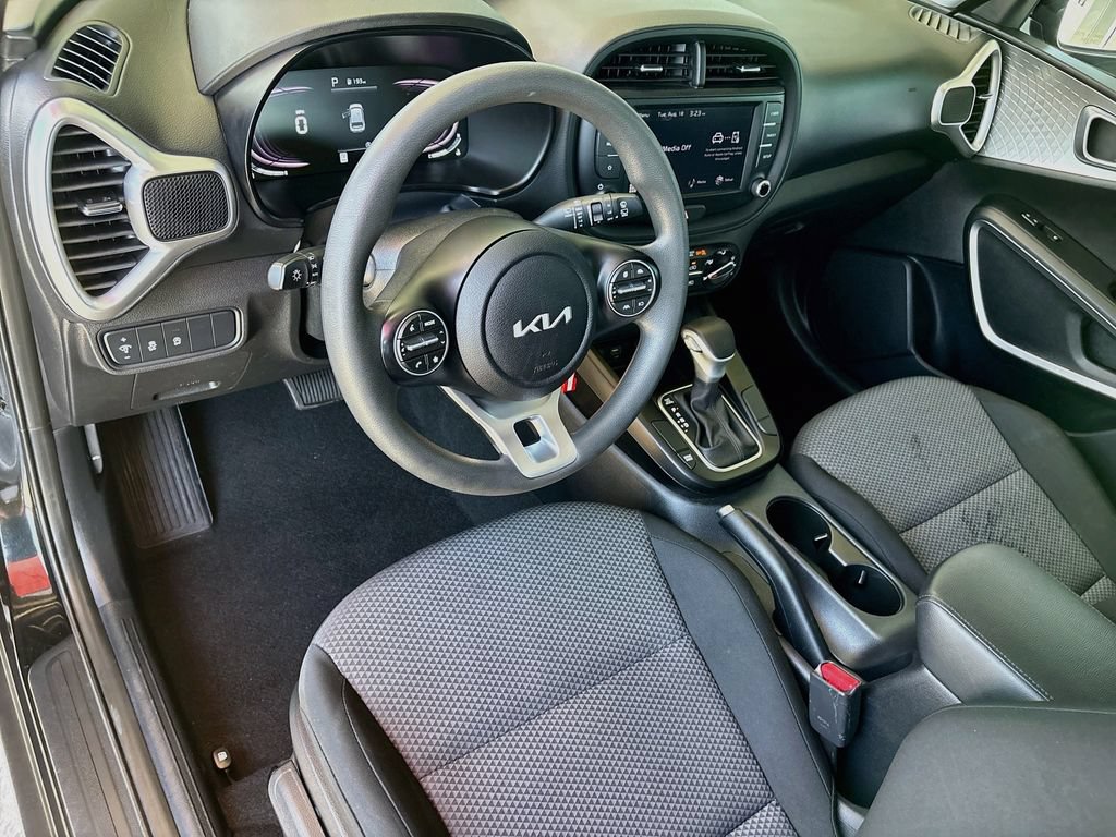 Used 2023 Kia Soul LX w/ Option Group 015 FWD image 9