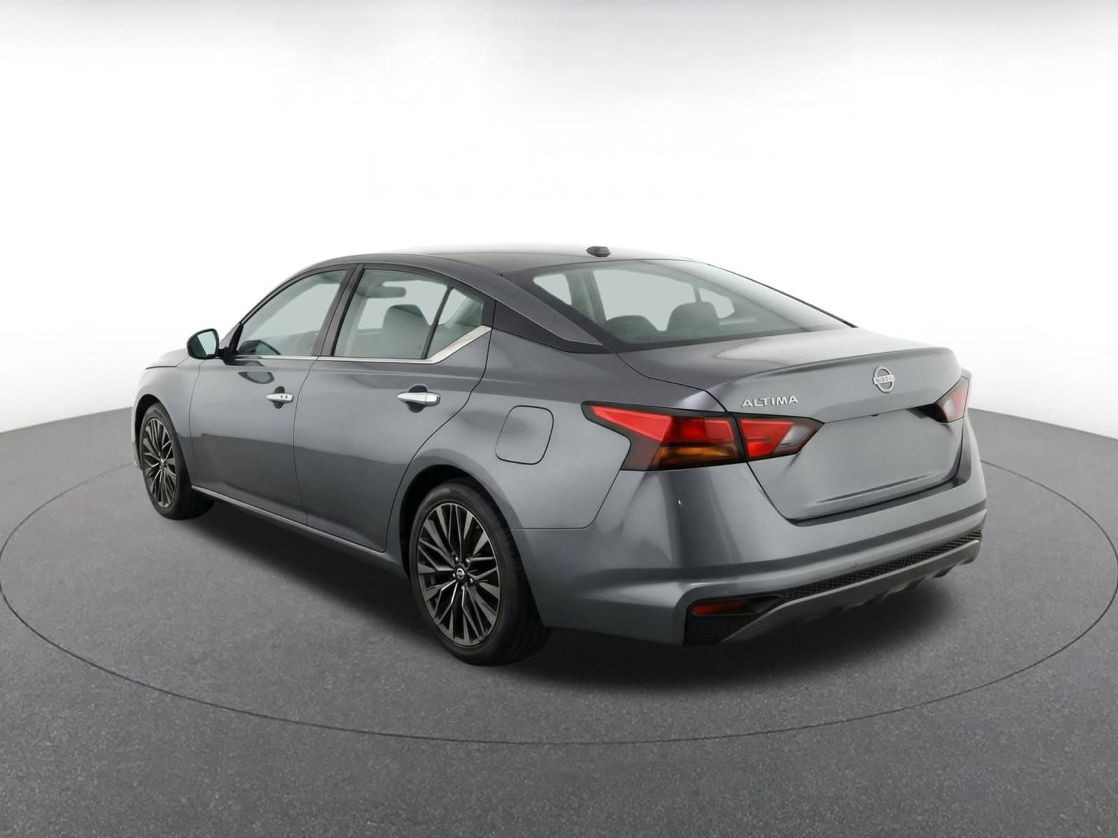 Used 2025 Nissan Altima 2.5 SV FWD image 6