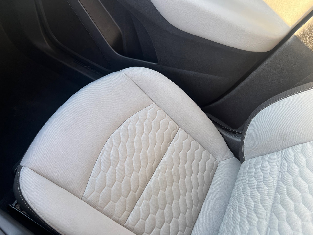 Used 2020 Chevrolet Equinox LT w/ Driver Convenience Package image 28