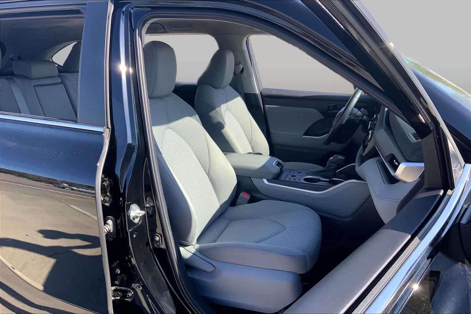 Used 2023 Toyota Highlander LE AWD/4WD image 16