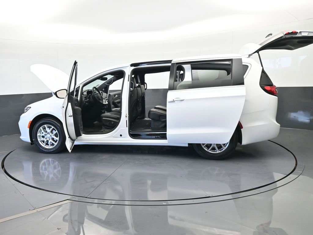 New 2026 Chrysler Pacifica Select FWD image 71