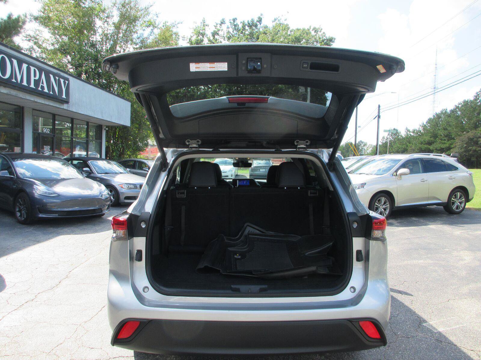 Used 2023 Toyota Highlander XLE FWD image 20