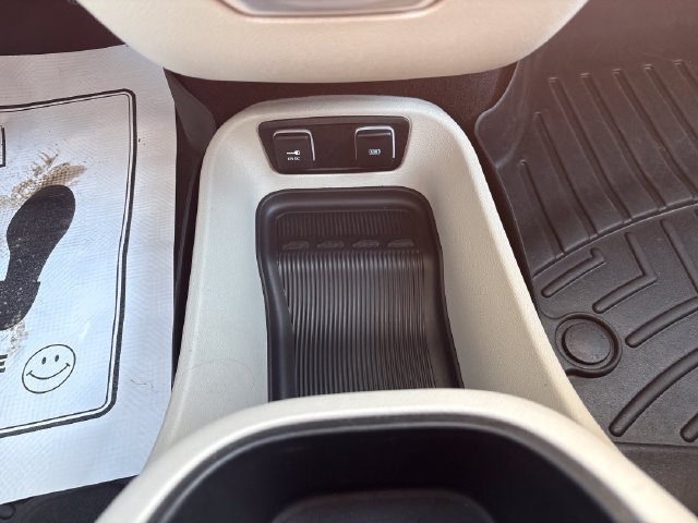 Used 2017 Chrysler Pacifica Limited FWD image 20