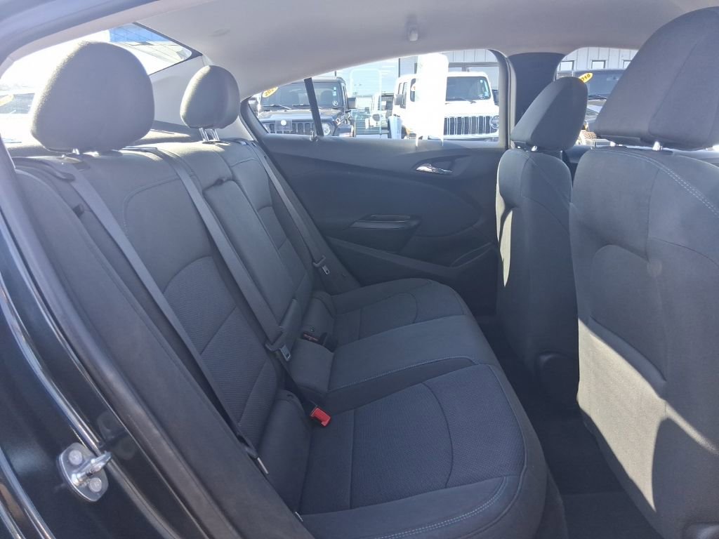 Used 2018 Chevrolet Cruze LT w/ LT Convenience Package FWD image 14