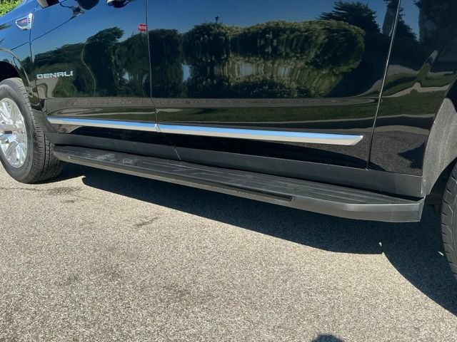 Used 2025 GMC Yukon XL Denali w/ LPO, Floor Liner Package AWD/4WD image 12