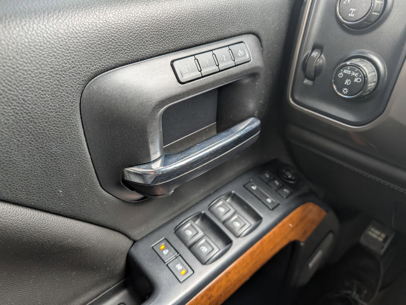 Used 2018 Chevrolet Silverado 1500 High Country image 26