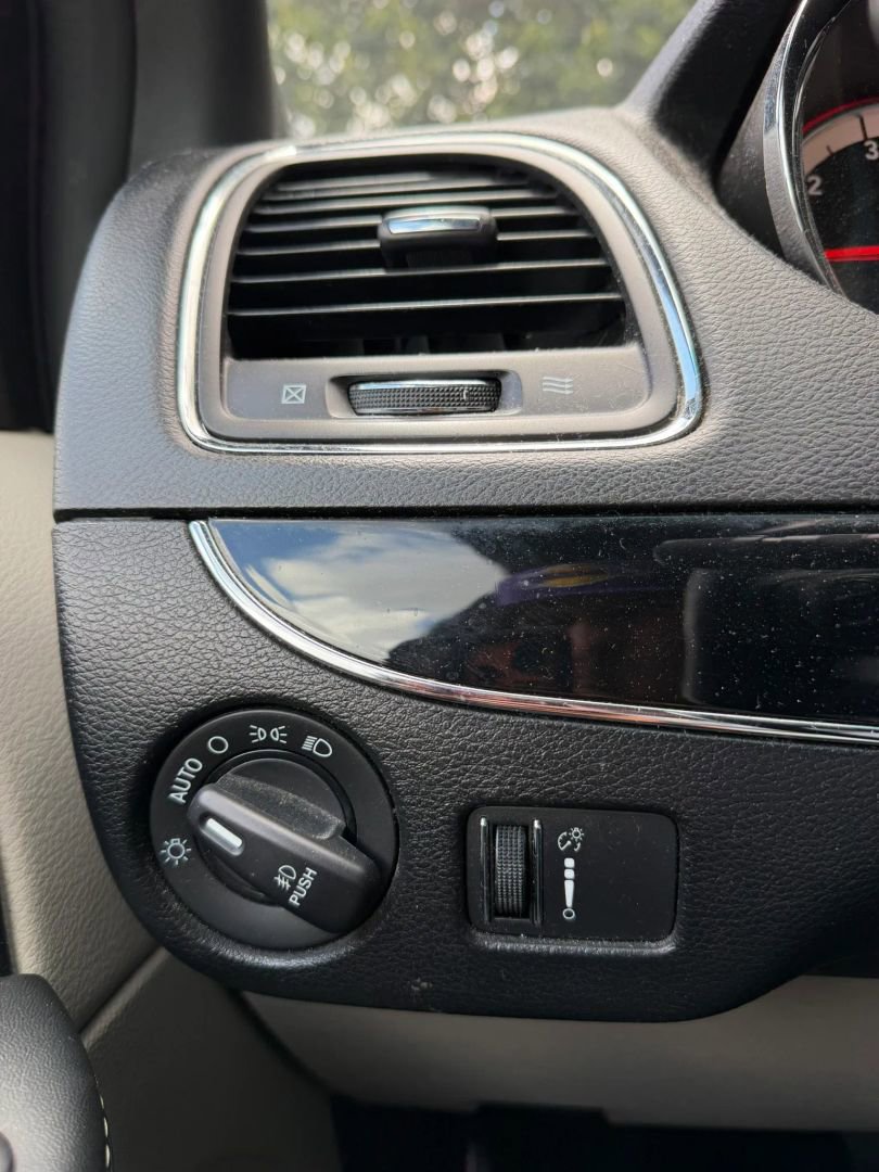 Used 2017 Dodge Grand Caravan SXT FWD image 28
