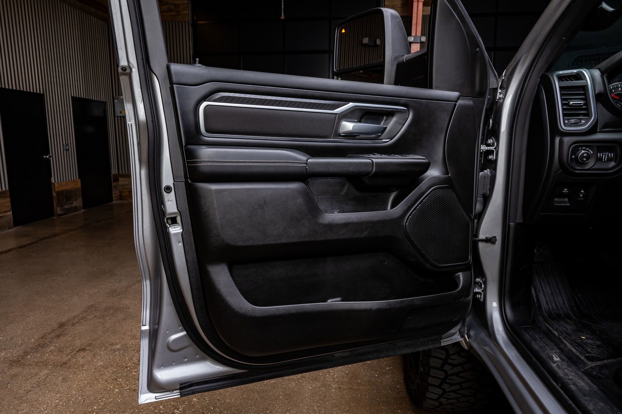 Used 2025 RAM 1500 Lone Star image 33