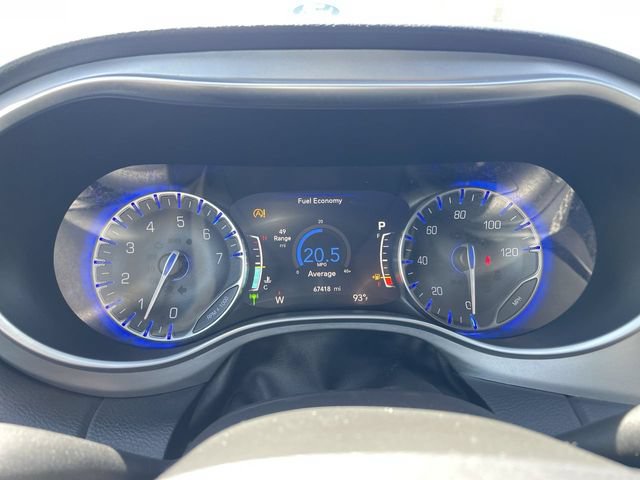 Used 2018 Chrysler Pacifica Touring-L Plus FWD image 11