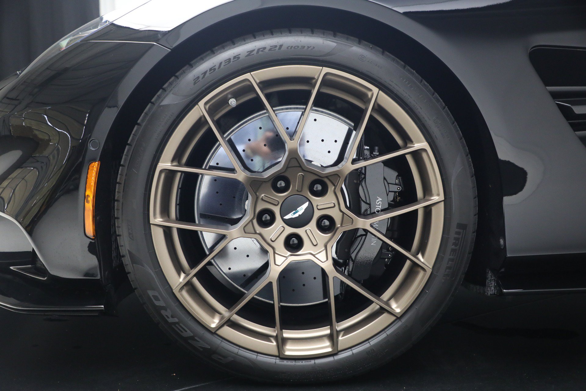 Used 2025 Aston Martin Vanquish RWD image 38