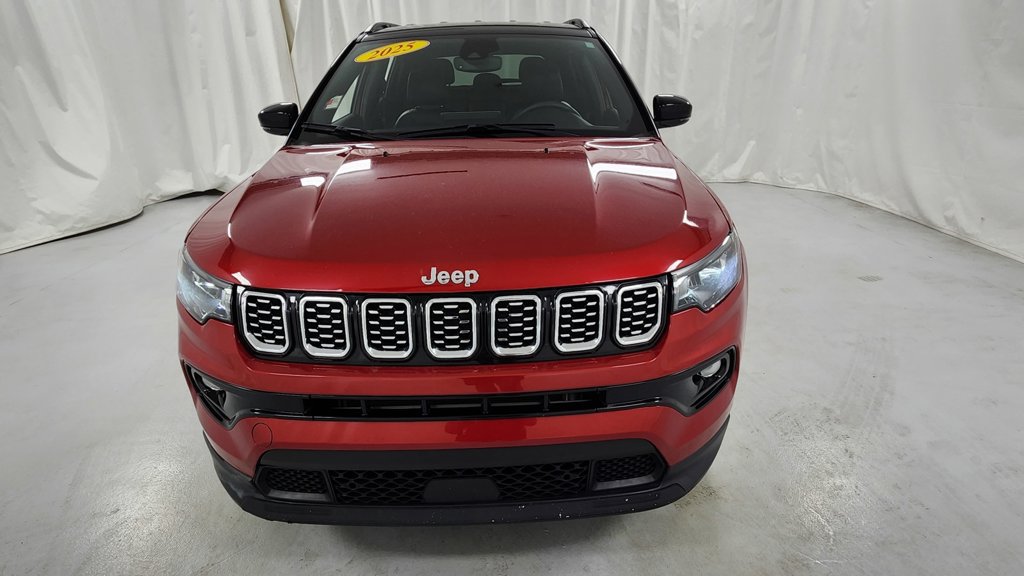 Used 2025 Jeep Compass Limited AWD/4WD image 8