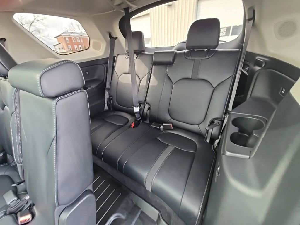 Used 2024 Honda Pilot Touring image 29