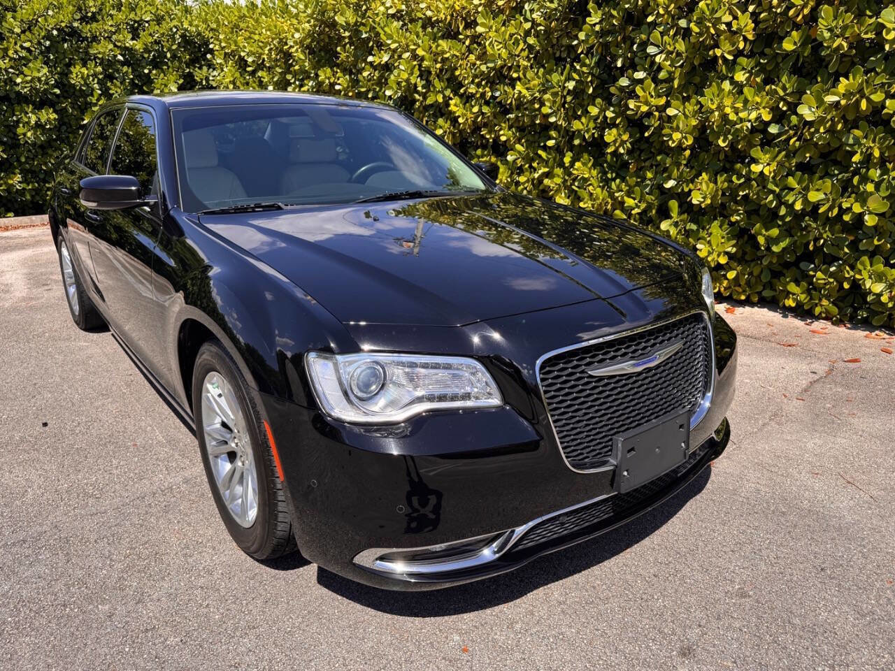 Used 2020 Chrysler 300 Touring L w/ 300 Premium Group image 1