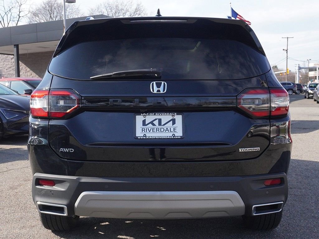 Used 2025 Honda Pilot Touring image 14