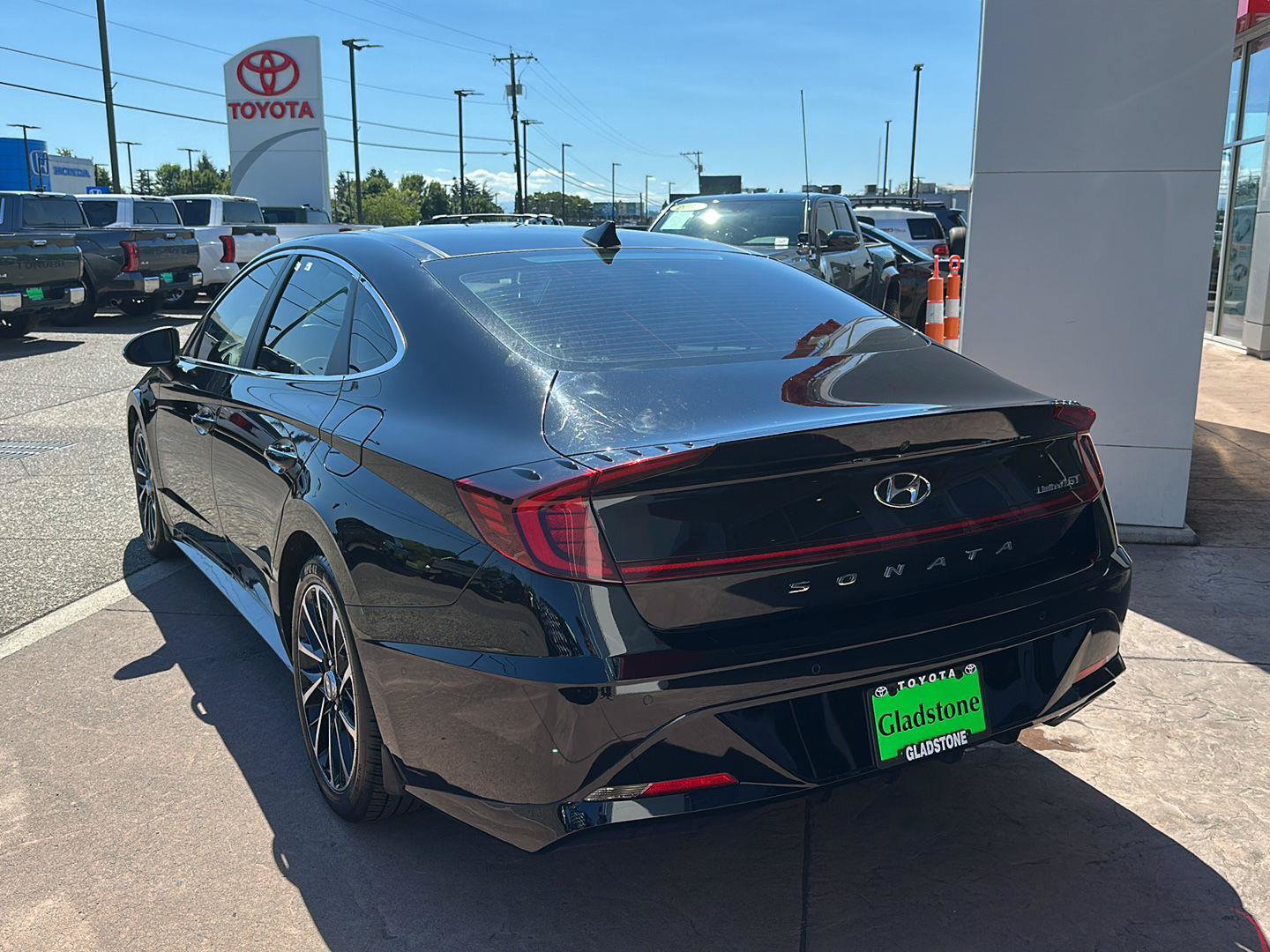 Used 2021 Hyundai Sonata Limited w/ Preferred Accessory Package FWD image 3