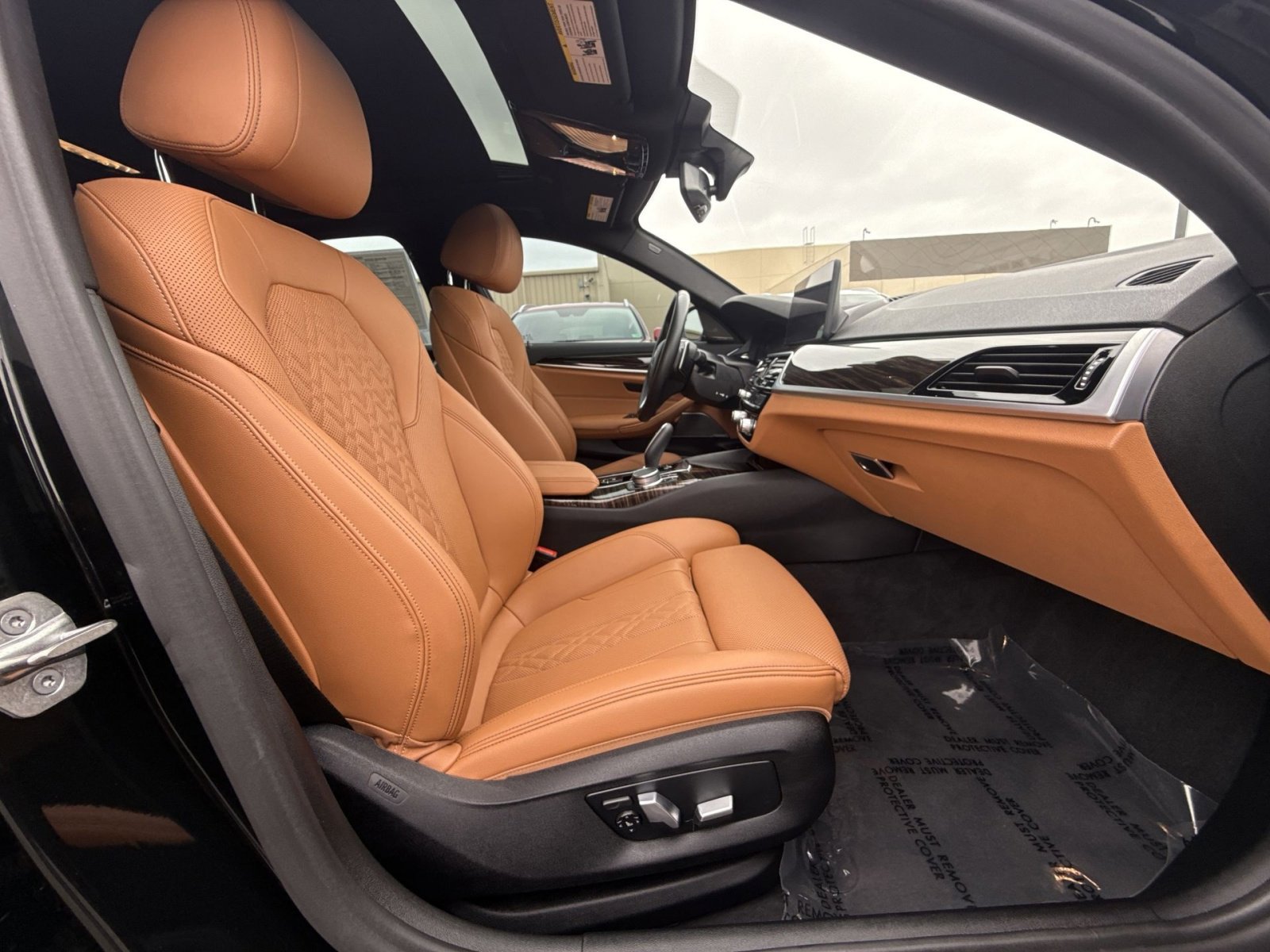 Used 2022 BMW 530i w/ Premium Package image 27