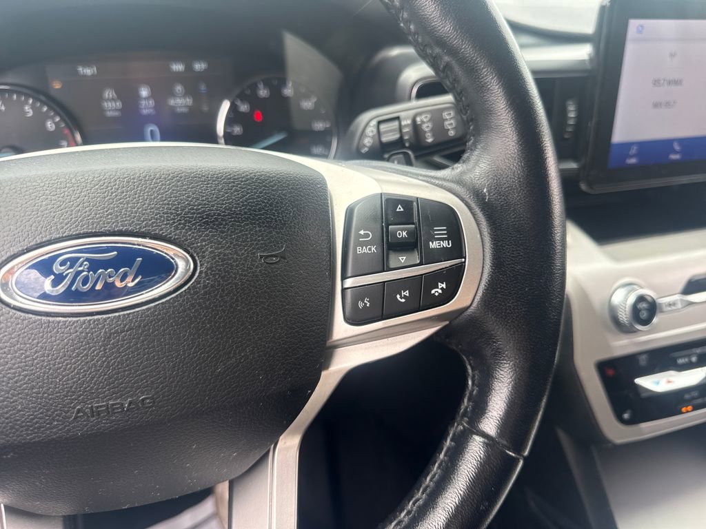 Used 2020 Ford Explorer XLT w/ Equipment Group 202A AWD/4WD image 33