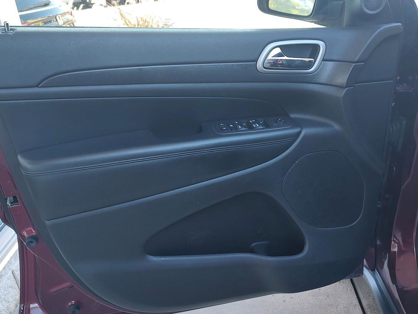 Used 2018 Jeep Grand Cherokee Laredo image 15