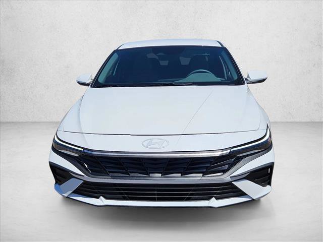 Used 2025 Hyundai Elantra SE FWD image 2