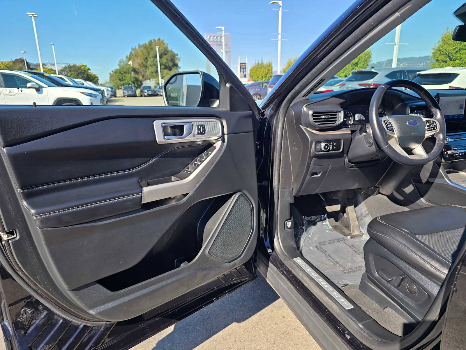 Used 2023 Ford Explorer Limited w/ Equipment Group 301A image 21