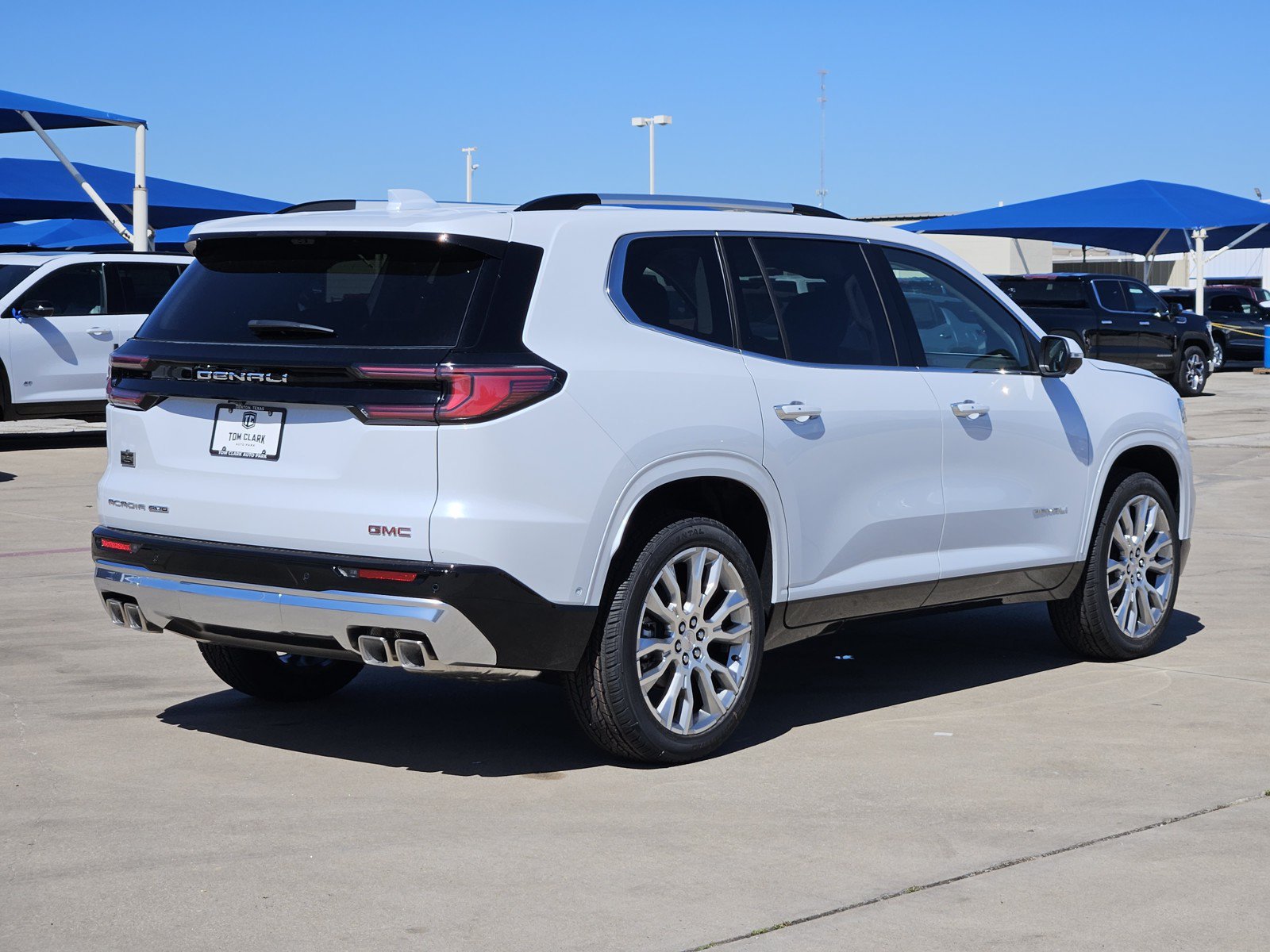 New 2027 GMC Acadia Denali w/ Denali Reserve Package AWD/4WD image 4