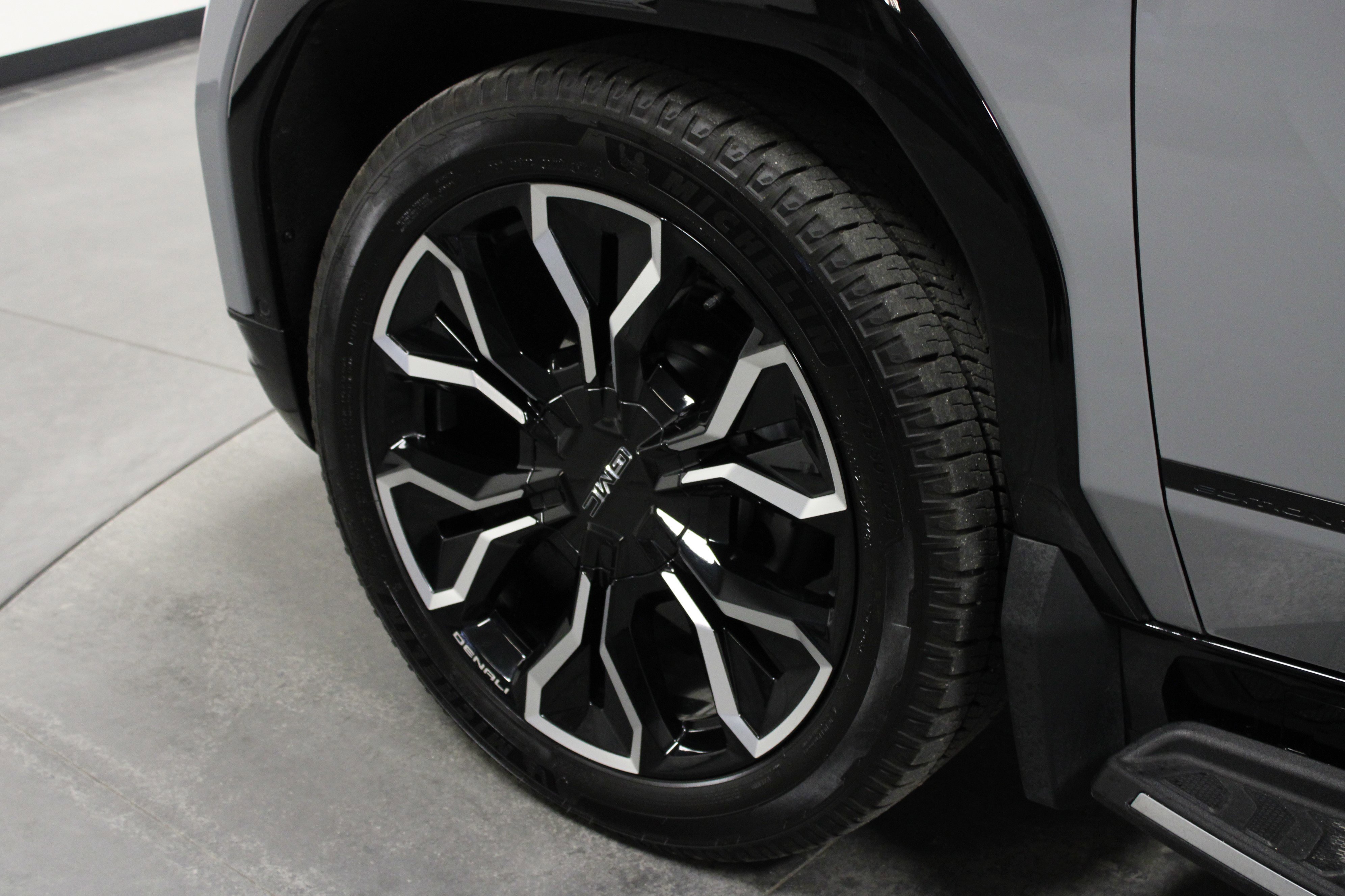 Used 2024 GMC Sierra EV Denali image 10