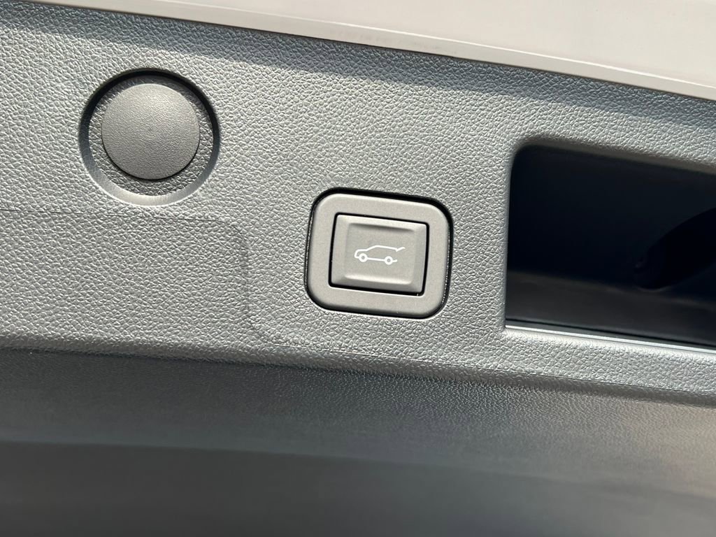 New 2026 GMC Terrain Denali w/ LPO, Floor Liner Package image 36