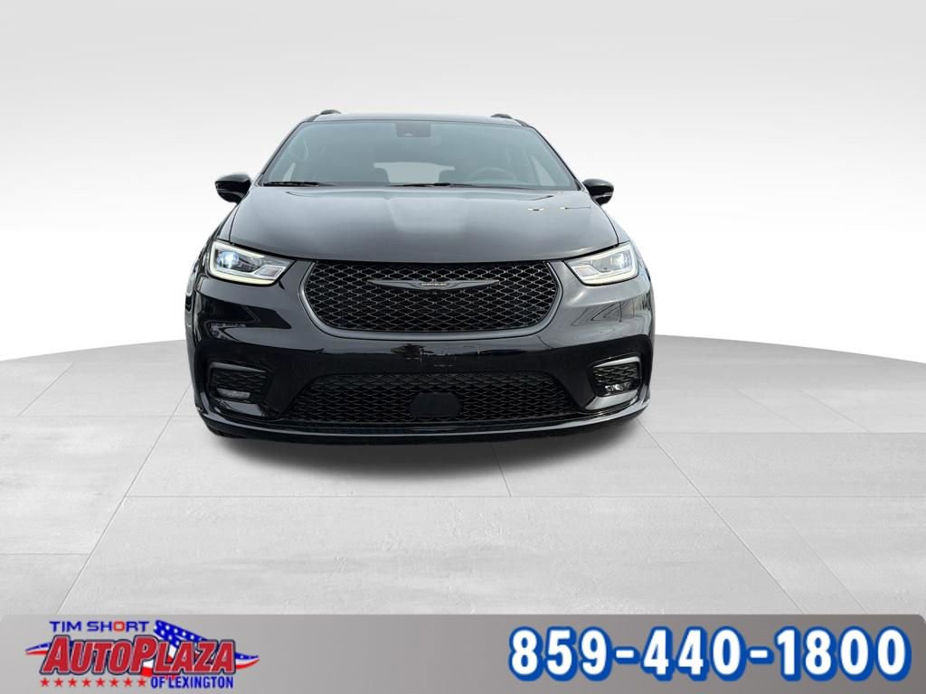 Used 2025 Chrysler Pacifica Limited image 9