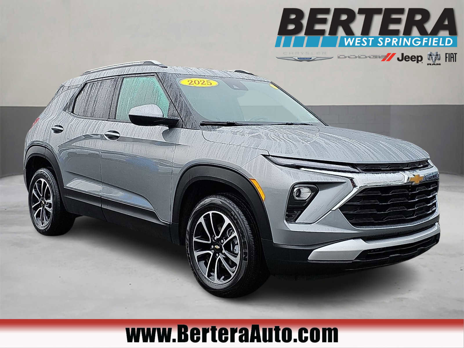 Used 2025 Chevrolet TrailBlazer LT AWD/4WD image 1