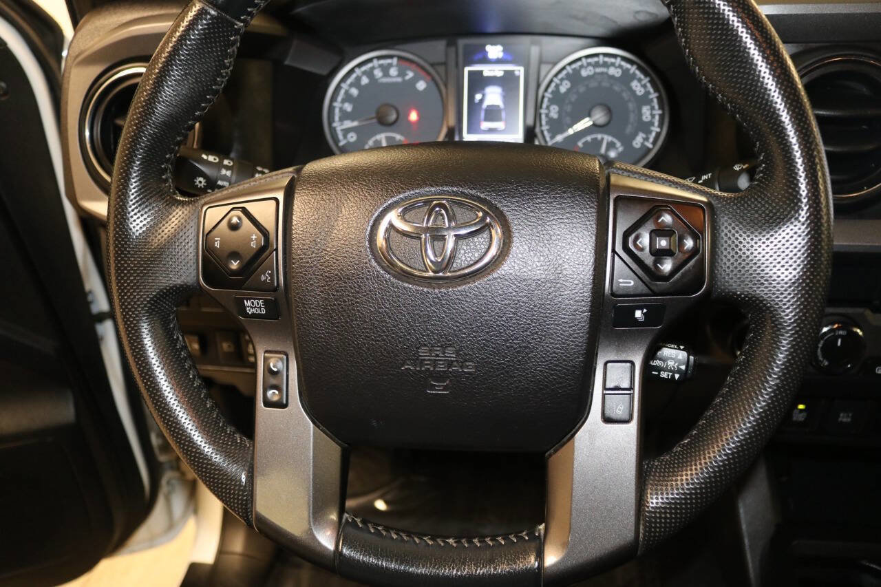 Used 2022 Toyota Tacoma TRD Off-Road image 31