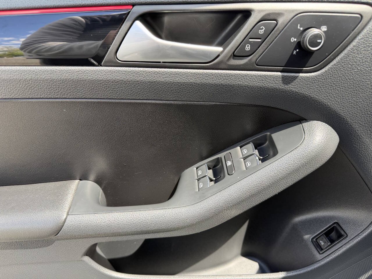 Used 2017 Volkswagen Jetta GLI FWD image 30