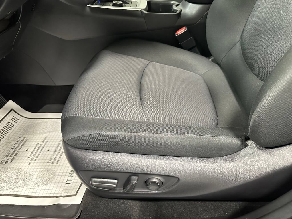 Used 2025 Toyota RAV4 XLE AWD/4WD image 13