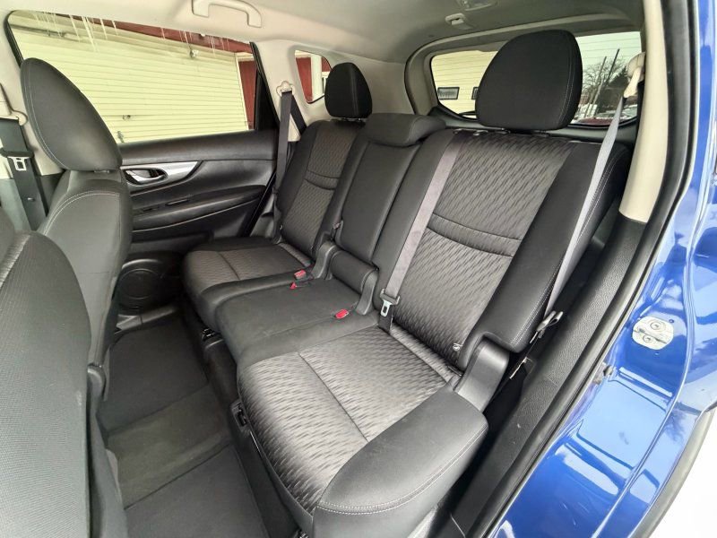 Used 2019 Nissan Rogue SV image 18