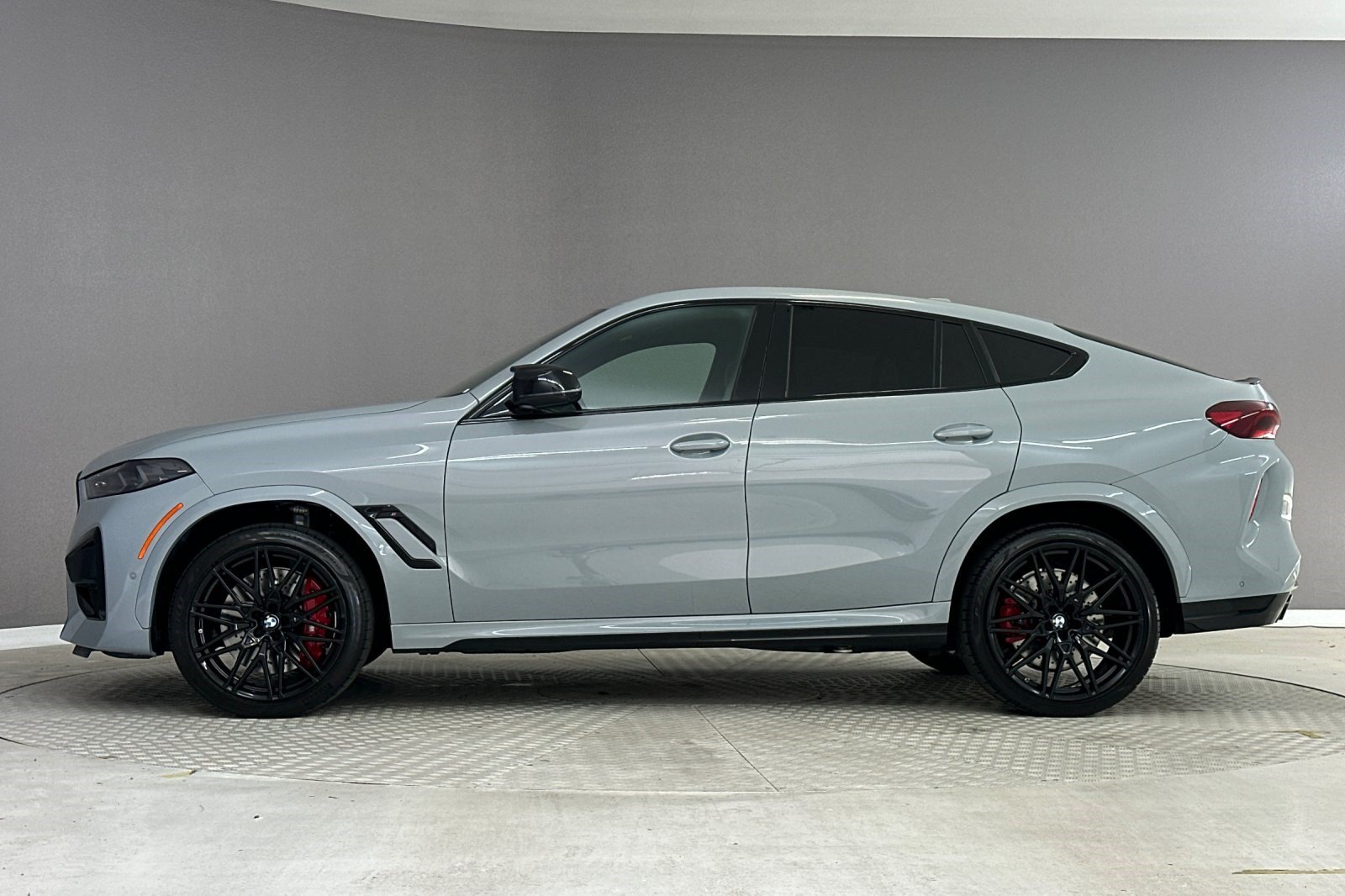 Used 2025 BMW X6 M Competition w/ Executive Package AWD/4WD image 2