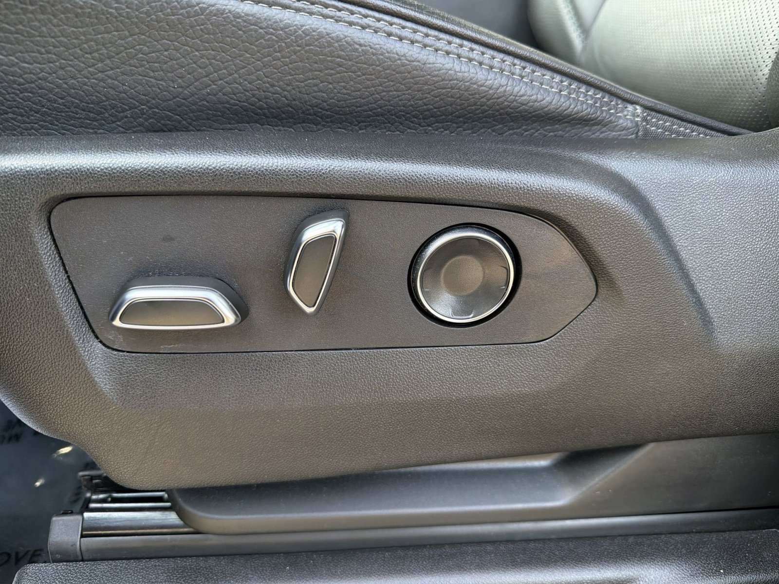 Used 2024 GMC Yukon XL Denali w/ Denali Reserve Package image 14