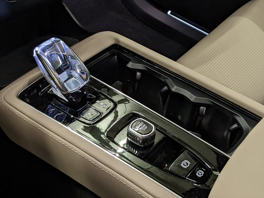 New 2026 Volvo XC90 T8 Ultra w/ Protection Package Premier AWD/4WD image 19