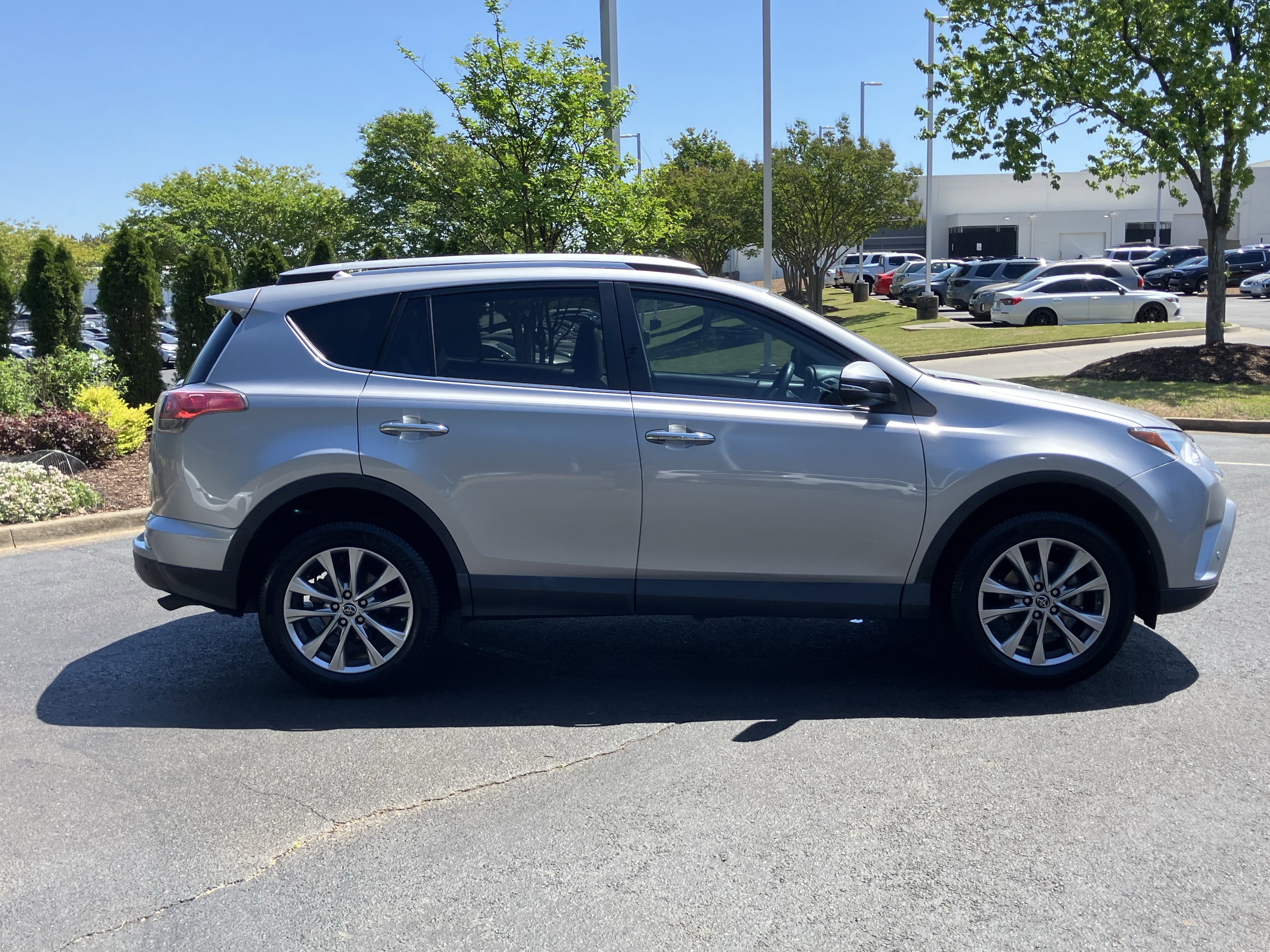 Used 2016 Toyota RAV4 Limited FWD image 11