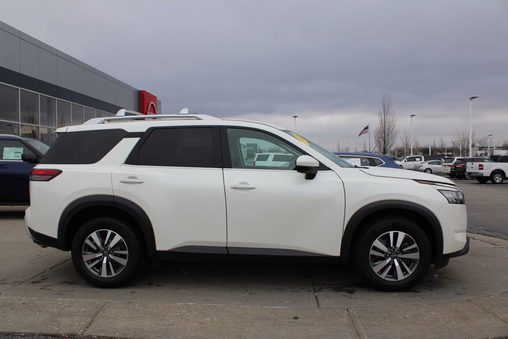 Certified 2023 Nissan Pathfinder SL image 6