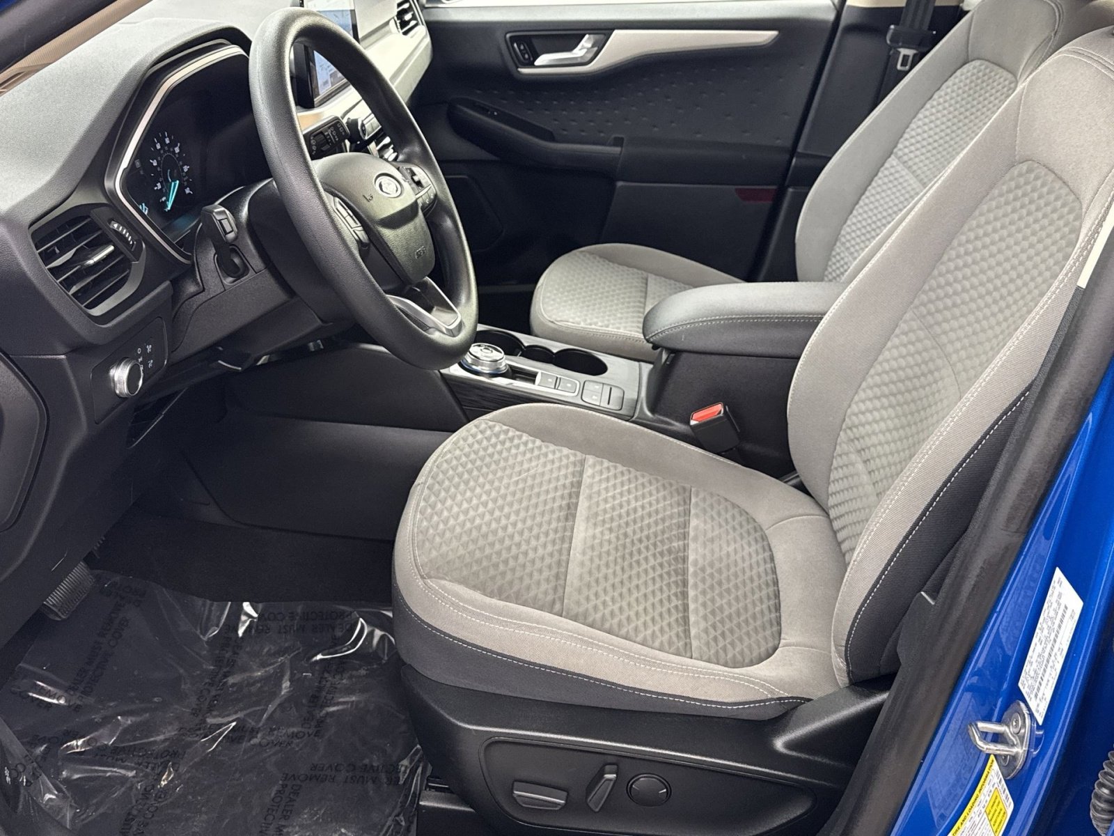 Used 2020 Ford Escape SE image 2