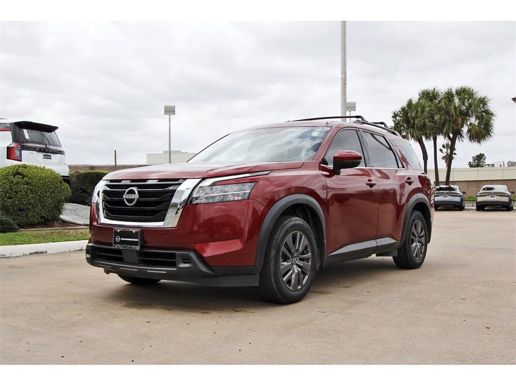 Used 2022 Nissan Pathfinder SV image 2