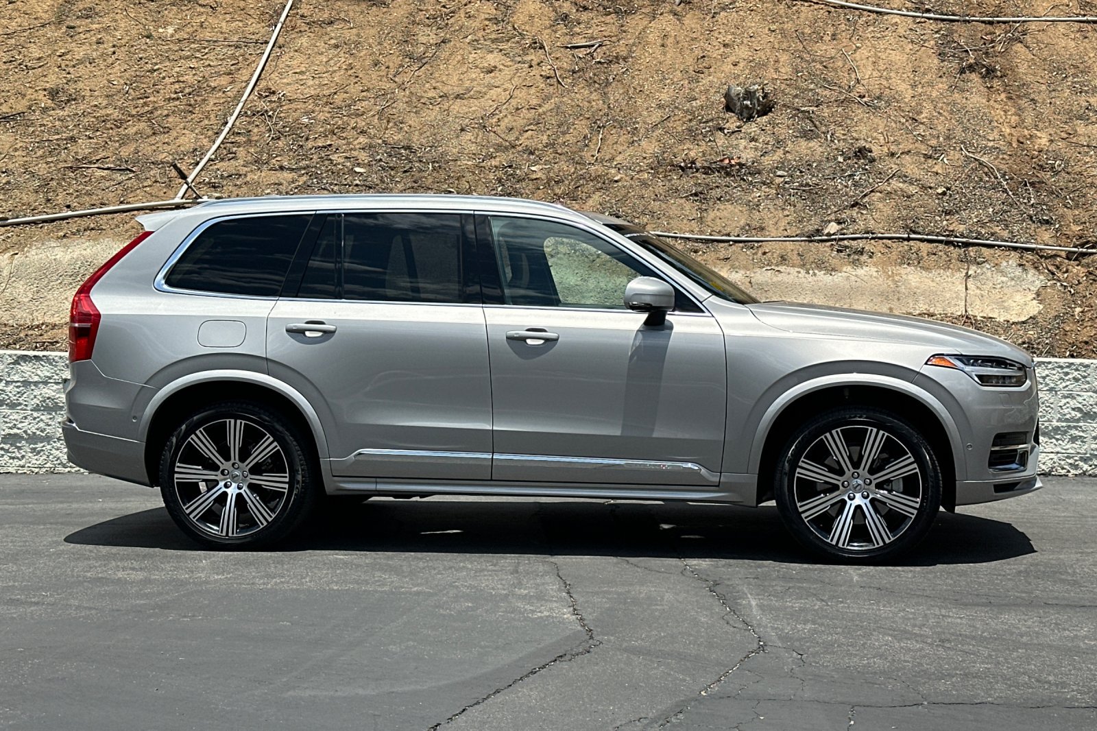 Certified 2024 Volvo XC90 T8 Ultimate w/ Lounge Package AWD/4WD image 3